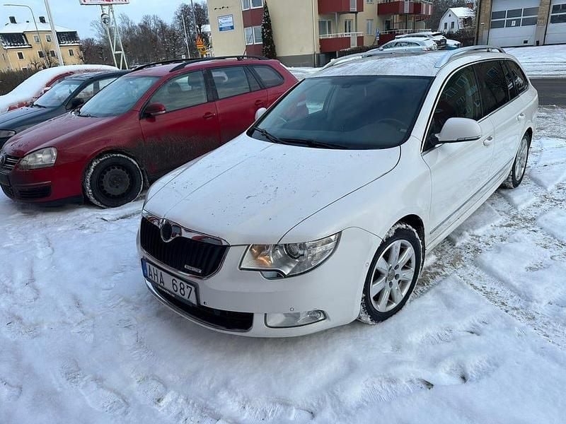 Begagnad Skoda Superb 105 HK (77 kW) 2011 Kombi