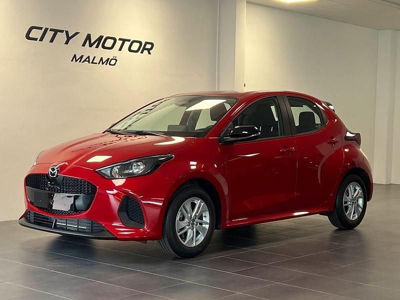 Finns i flera färger Begagnad 2024 Mazda 2 Center-Line Sedan | 253 400 kr - Bild 1/4