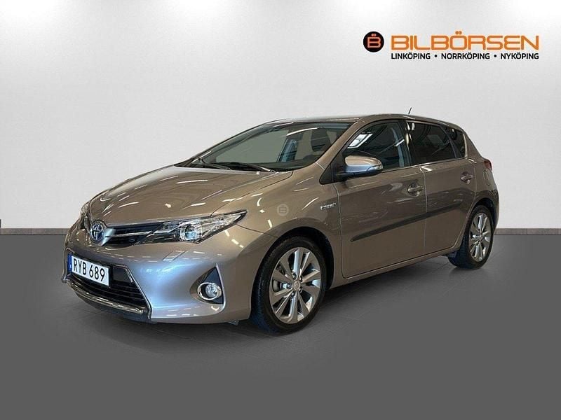 Brun Begagnad 2014 Toyota Auris Halvkombi | 159 900 kr - Bild 1/4