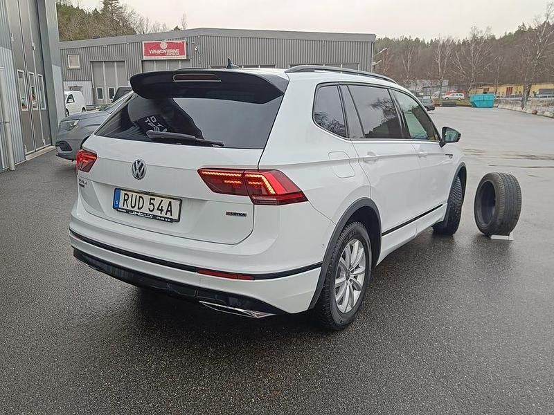 Begagnad VW Tiguan Allspace 200 HK (147 kW) 2021 Vit SUV
