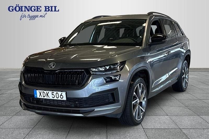 Grå Begagnad 2022 Skoda Kodiaq SportLine SUV | 399 000 kr (Dyr) - Bild 1/3
