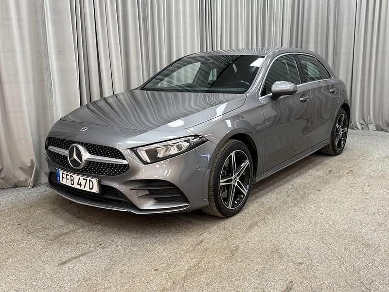 Grå metallic Begagnad 2022 Mercedes A250 AMG | 219 900 kr (Marknadspris) - Bild 1/4