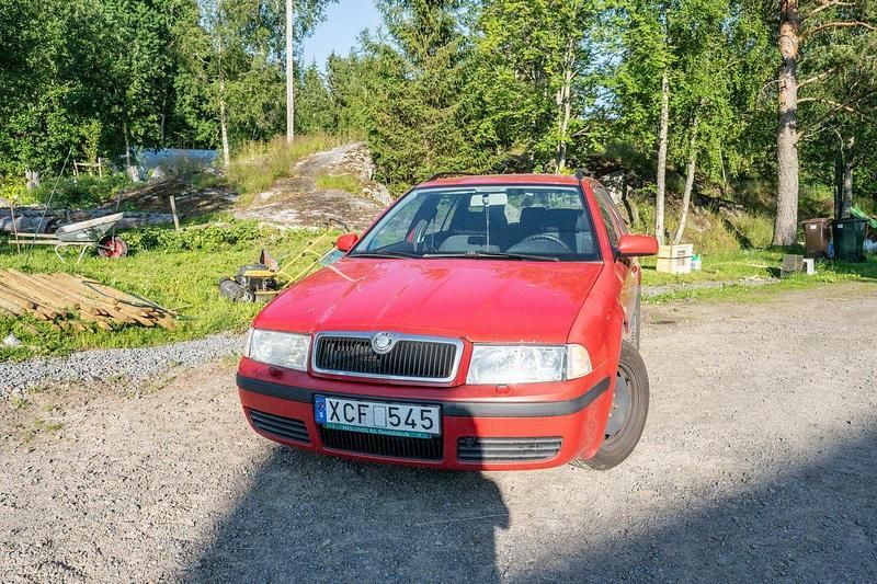 Röd Begagnad 2006 Skoda Octavia Tour Kombi | 12 500 kr (Marknadspris) - Bild 1/4