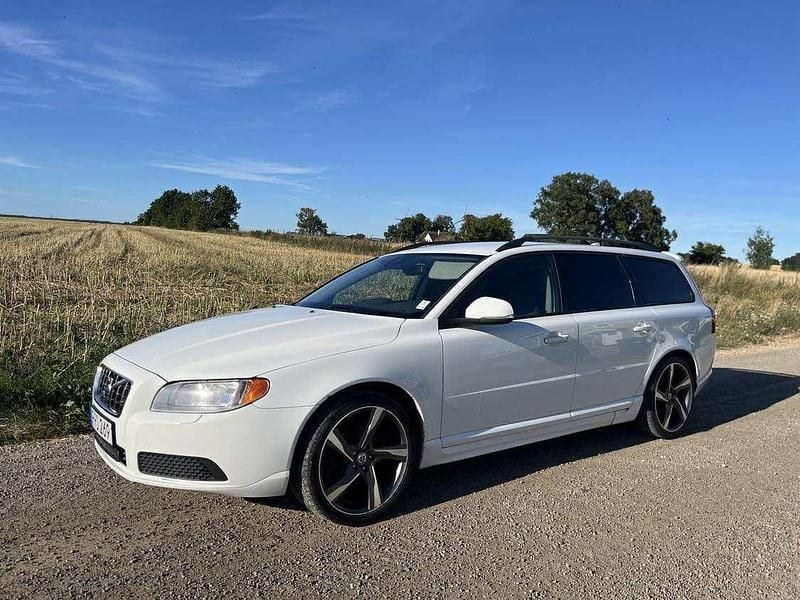 Vit Begagnad 2012 Volvo V70 Kombi | 60 000 kr (Marknadspris) - Bild 1/4