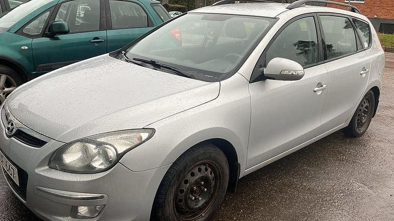 Silver Begagnad 2009 Hyundai i30 Kombi | 18 800 kr (Marknadspris) - Bild 1/4
