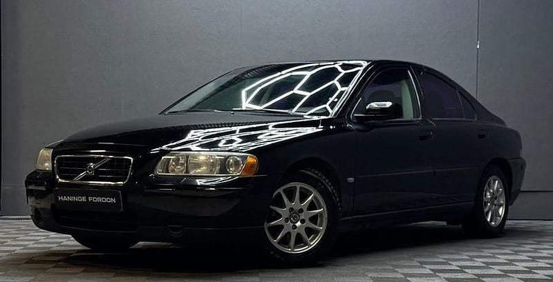 Svart Begagnad 2005 Volvo S60 Dynamic Sedan | 34 900 kr (Marknadspris) - Bild 1/4