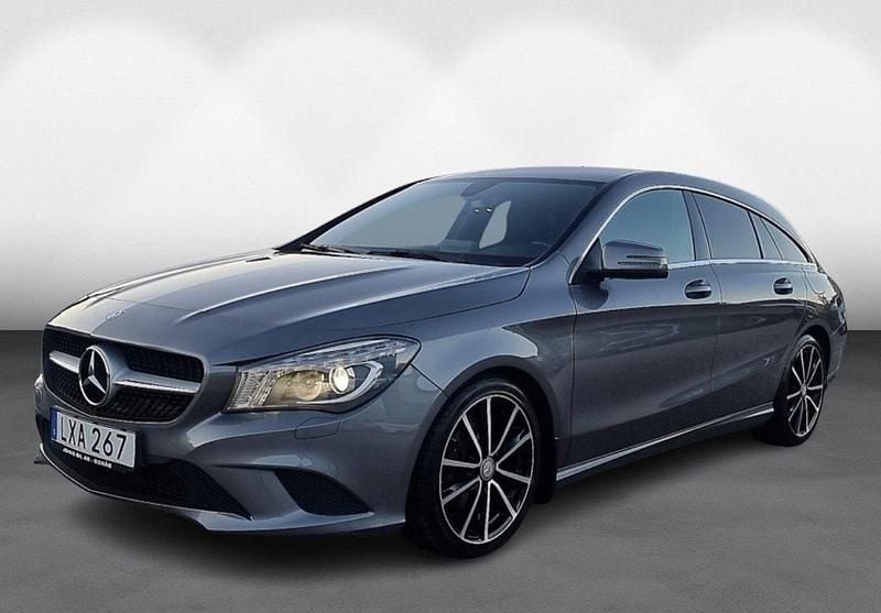 Mörkgrå (grå) Begagnad 2015 Mercedes CLA220 Shooting Brake Kombi | 179 900 kr (Marknadspris) - Bild 1/4