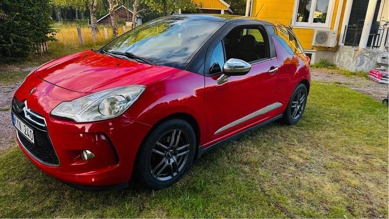Röd Begagnad 2010 Citroën DS3 Halvkombi | 36 000 kr (Marknadspris) - Bild 1/4