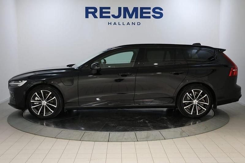 Begagnad Volvo V60 Plus 355 HK (261 kW) 2025 Svart Kombi
