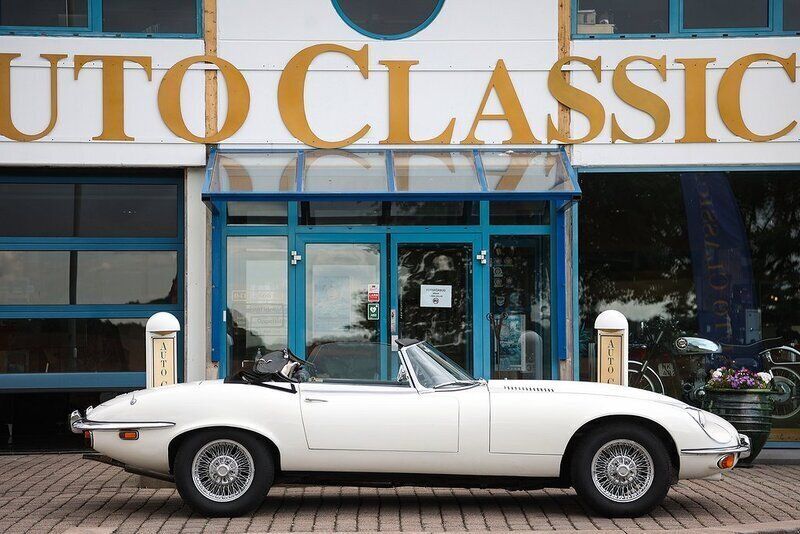 Vit Begagnad 1973 Jaguar E-Type Cab | 685 000 kr - Bild 1/4