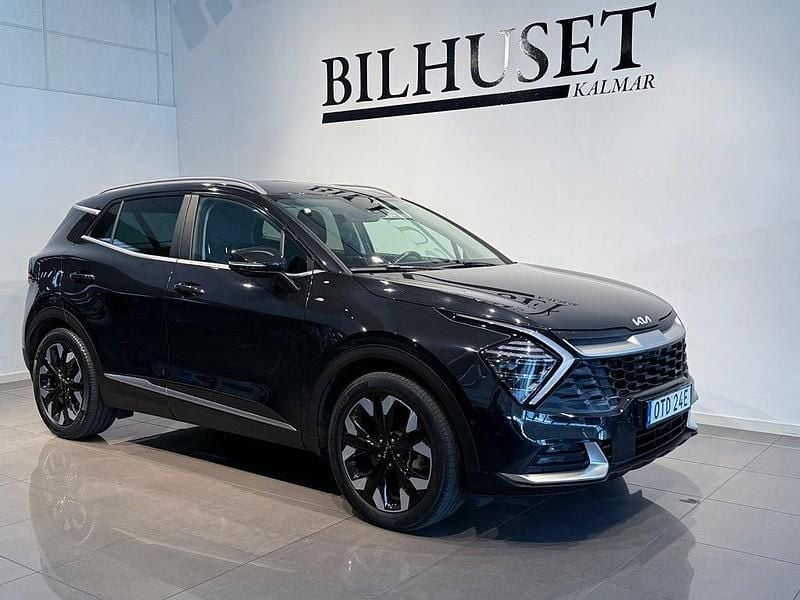 Svart Begagnad 2022 Kia Sportage Advance SUV | 349 900 kr (Marknadspris) - Bild 1/4
