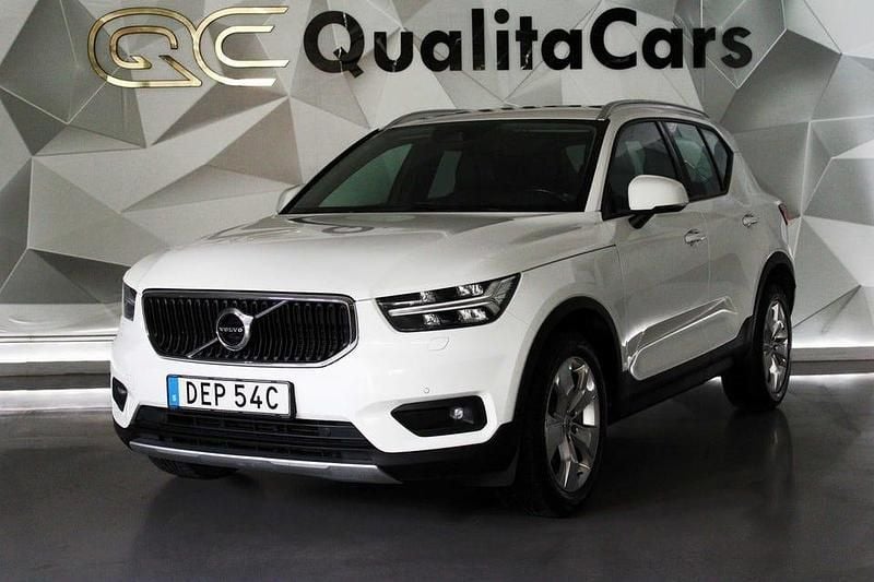 Vit Begagnad 2019 Volvo XC40 Momentum SUV | 218 900 kr (Marknadspris) - Bild 1/4