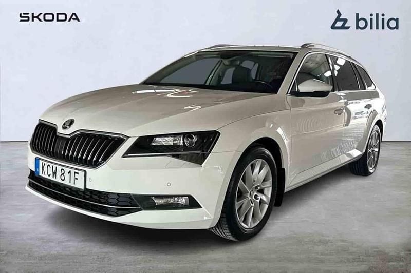 Vit Begagnad 2019 Skoda Superb Kombi | 229 500 kr (Marknadspris) - Bild 1/1