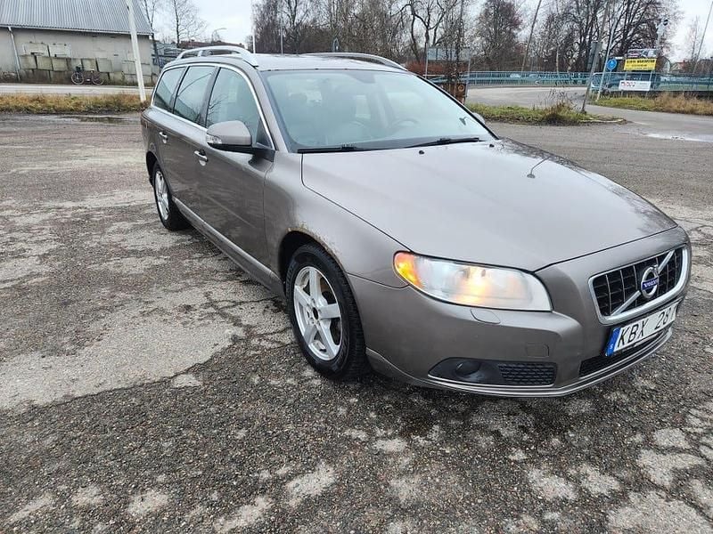 Begagnad 2010 Volvo V70 Kombi | 16 900 kr (Superpris) - Bild 1/4