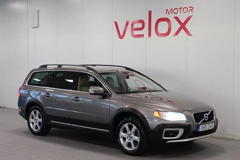 Grå Begagnad 2010 Volvo XC70 Summum SUV | 79 900 kr (Marknadspris) - Bild 1/4
