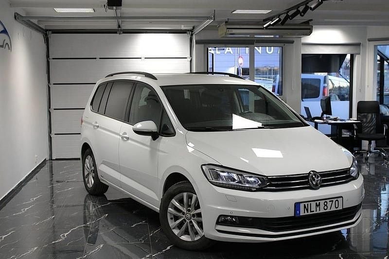 Begagnad VW Touran 110 HK (80 kW) 2018 Vit Minibuss