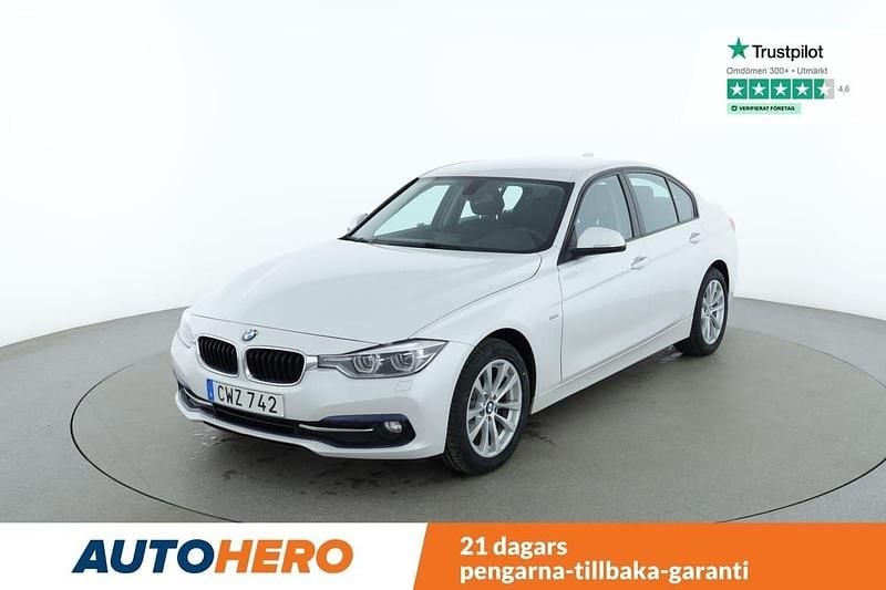 Vit Begagnad 2016 BMW 318 Sport Line Sedan | 164 000 kr (Marknadspris) - Bild 1/4