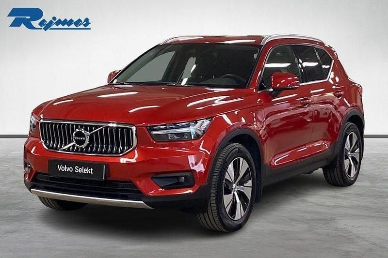 Fusion red metallic Begagnad 2021 Volvo XC40 Inscription SUV | 309 900 kr (Marknadspris) - Bild 1/4
