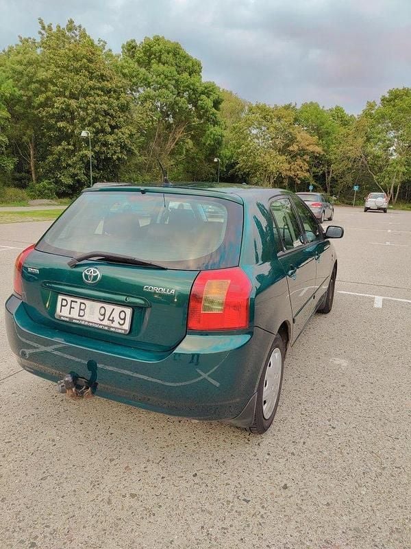 Grön Begagnad 2003 Toyota Corolla Halvkombi | 24 999 kr (Bra pris) - Bild 1/4