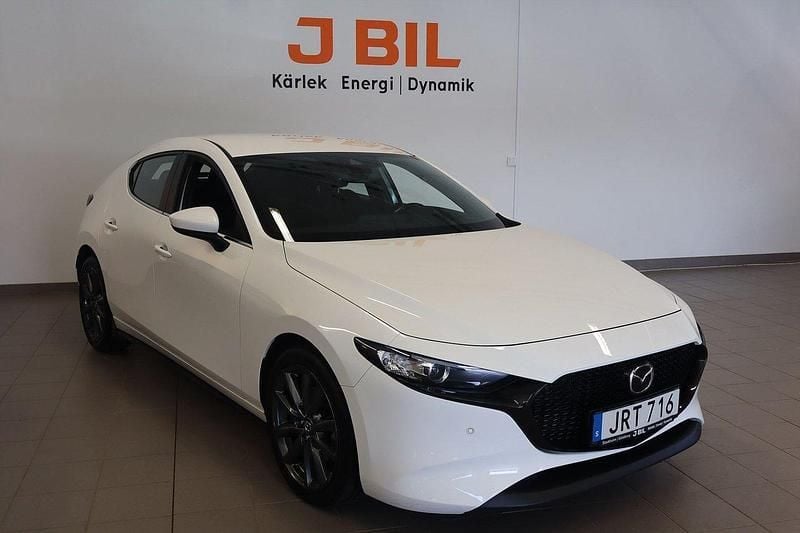 Vit Begagnad 2022 Mazda 3 Sky Halvkombi | 239 900 kr (Marknadspris) - Bild 1/4