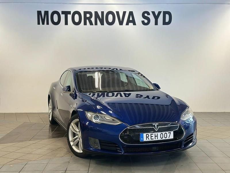 Begagnad Tesla Model S 311 kW (423 HK) 2015 Blå Halvkombi