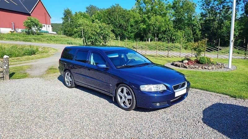 Blå Begagnad 2004 Volvo V70 Kombi | 180 000 kr - Bild 1/4