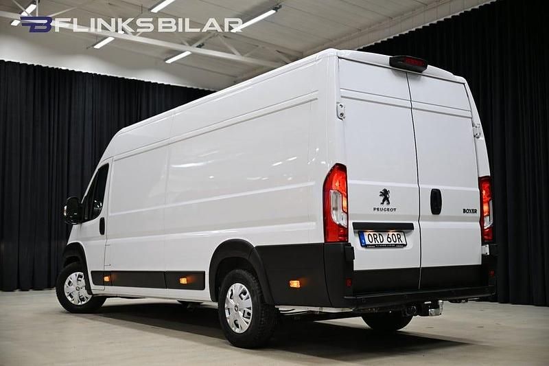 Begagnad Peugeot Boxer 165 HK (121 kW) 2023 Vit Van