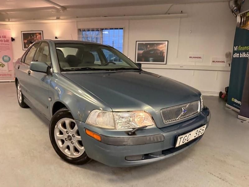 Grön Begagnad 2002 Volvo S40 Sedan | 19 900 kr (Marknadspris) - Bild 1/4