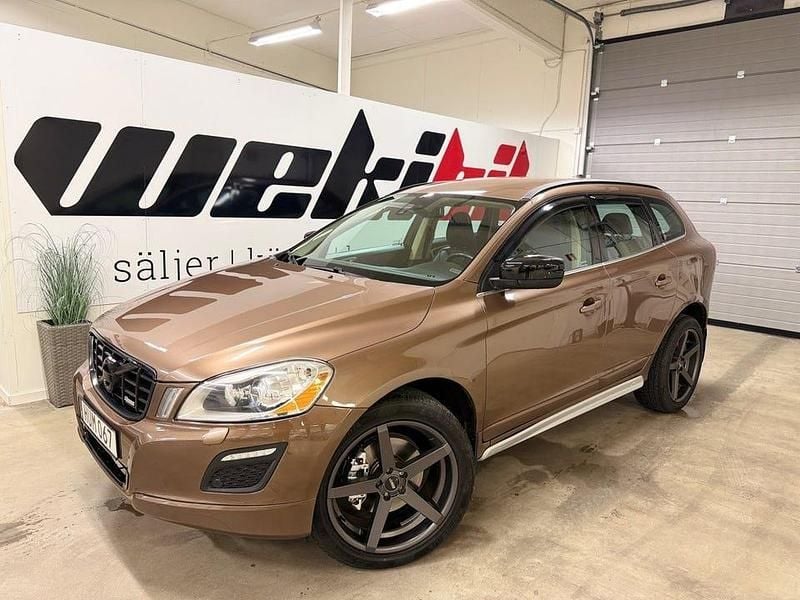 Brun Begagnad 2011 Volvo XC60 R-Design SUV | 149 500 kr (Marknadspris) - Bild 1/4