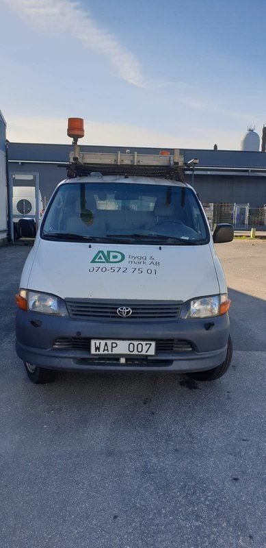 Begagnad Toyota HiAce 102 HK (75 kW) 2004 Vit Van