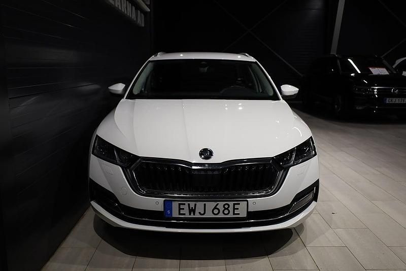 Begagnad Skoda Octavia Style 150 HK (110 kW) 2022 Vit metallic Kombi