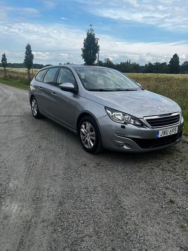 Grå/grön Begagnad 2014 Peugeot 308 SW Kombi | 57 000 kr (Marknadspris) - Bild 1/4