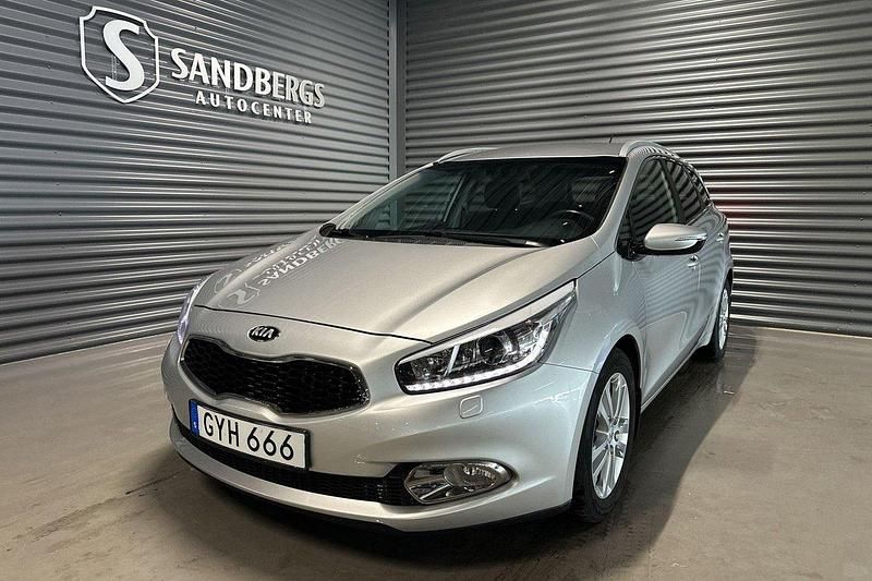 Grå Begagnad 2015 Kia Ceed Comfort Kombi | 134 500 kr (Marknadspris) - Bild 1/4