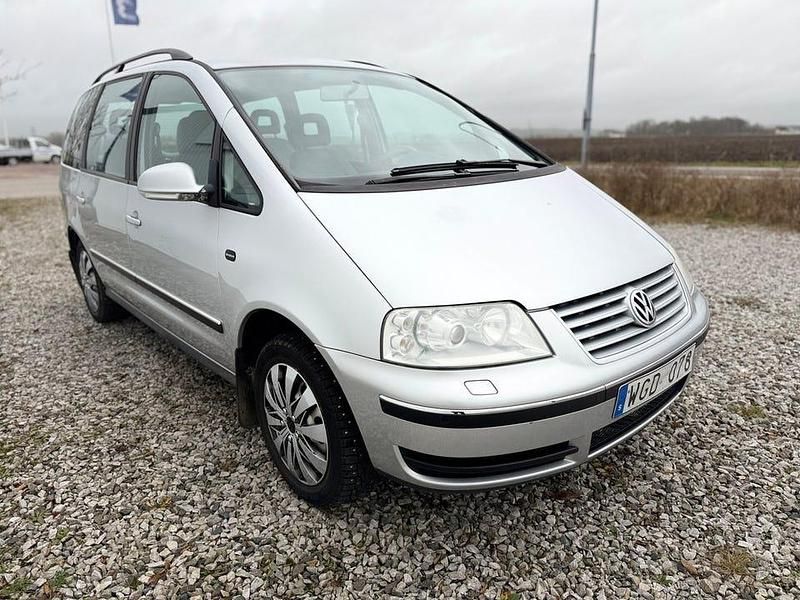 Begagnad VW Sharan Comfortline 116 HK (85 kW) 2005 Silver Minibuss