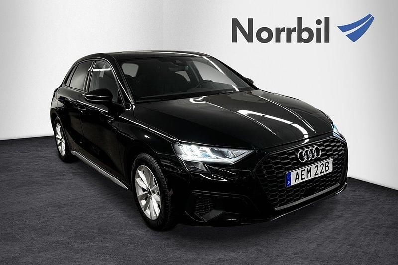 Svart Begagnad 2021 Audi A3 Sportback Proline Halvkombi | 230 000 kr (Marknadspris) - Bild 1/4