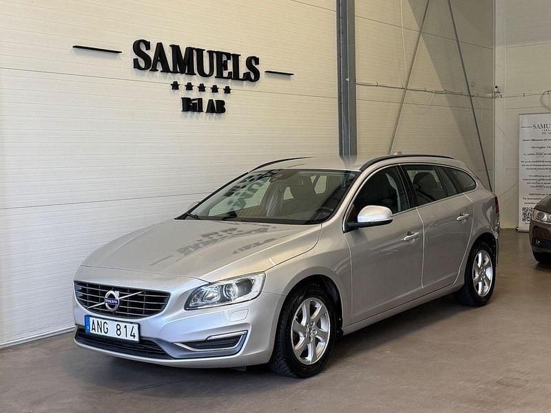 Silver Begagnad 2013 Volvo V60 Momentum Kombi | 84 900 kr (Marknadspris) - Bild 1/4