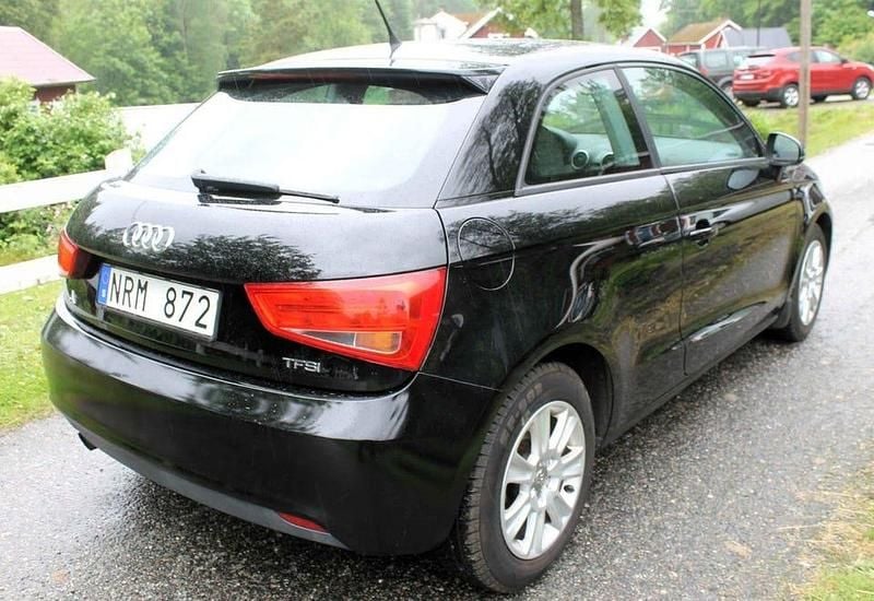 Begagnad Audi A1 86 HK (63 kW) 2010 Svart Halvkombi