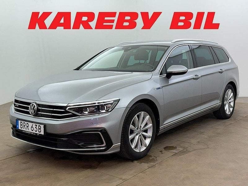 Silver Begagnad 2019 VW Passat GTE Kombi | 238 900 kr (Marknadspris) - Bild 1/4