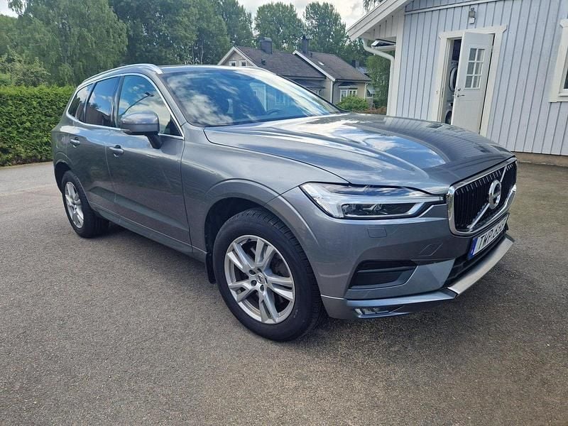Grå Begagnad 2019 Volvo XC60 Momentum SUV | 285 900 kr (Superpris) - Bild 1/4