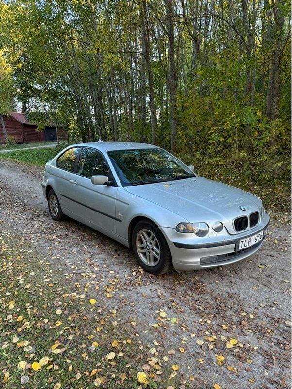 Grå Begagnad 2002 BMW 316 Compact Halvkombi | 23 000 kr (Bra pris) - Bild 1/4