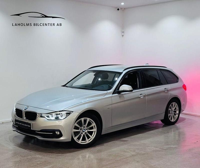 Silver Begagnad 2016 BMW 318 Sport Line Kombi | 154 900 kr (Marknadspris) - Bild 1/4