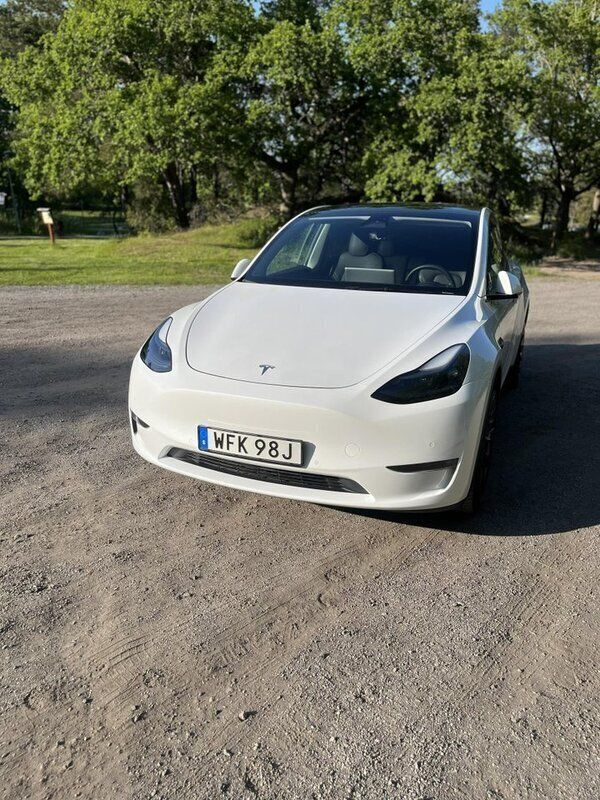 Vit Begagnad 2021 Tesla Model Y Long Range SUV | 370 000 kr (Superpris) - Bild 1/4