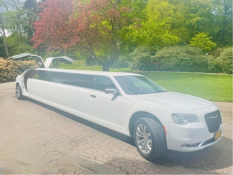 Vit Begagnad 2019 Chrysler 300C Sedan | 790 000 kr - Bild 1/4