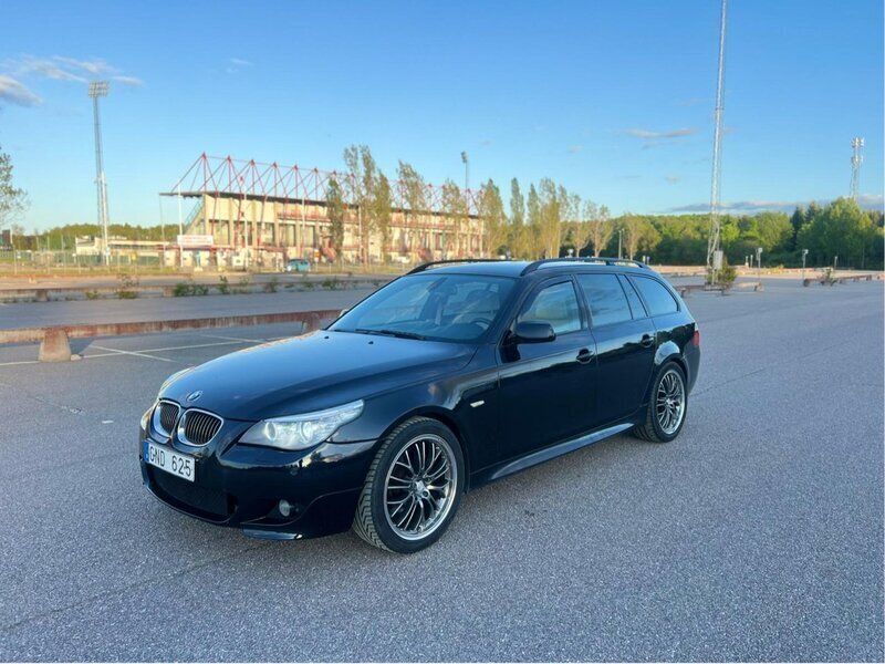 Svart Begagnad 2008 BMW 525 M Sport Kombi | 74 500 kr - Bild 1/4