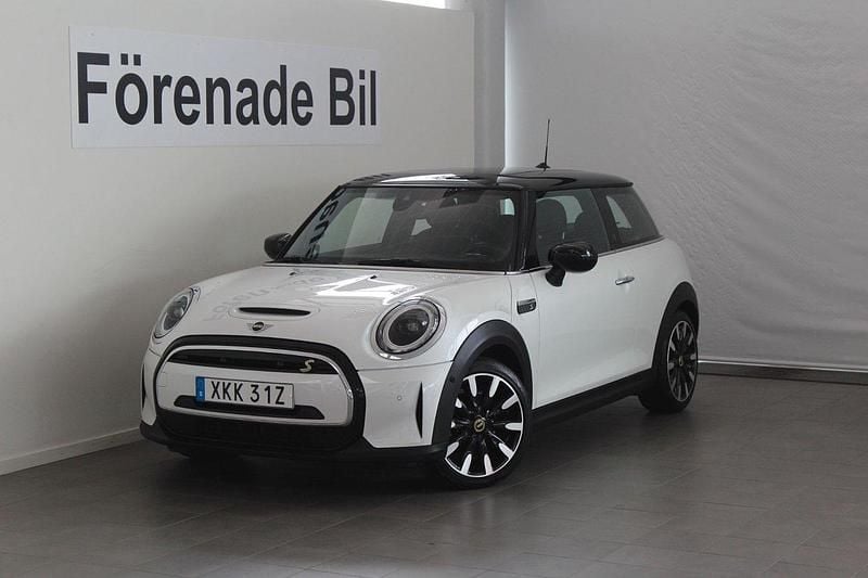 Vit Begagnad 2023 Mini Cooper SE Halvkombi | 259 000 kr (Marknadspris) - Bild 1/4