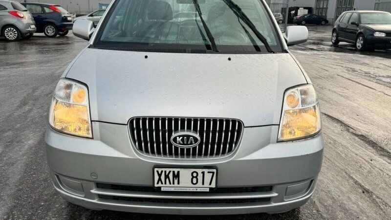 Begagnad Kia Picanto 66 HK (48 kW) 2005 Silver Halvkombi