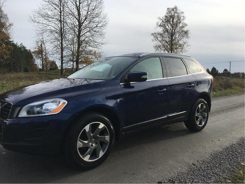 Blå Begagnad 2012 Volvo XC60 Momentum SUV | 77 000 kr (Marknadspris) - Bild 1/4