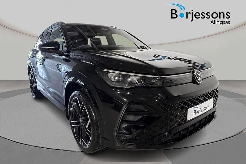 Svart Ny 2025 VW Tiguan R-line SUV | 624 900 kr (Lite dyr) - Bild 1/4