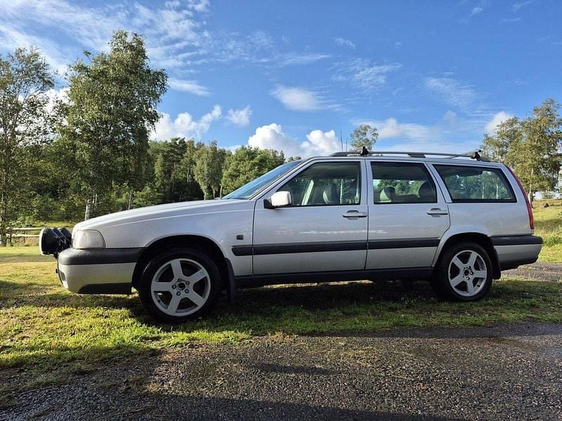Grå Begagnad 2000 Volvo XC70 SUV | 10 000 kr (Superpris) - Bild 1/4