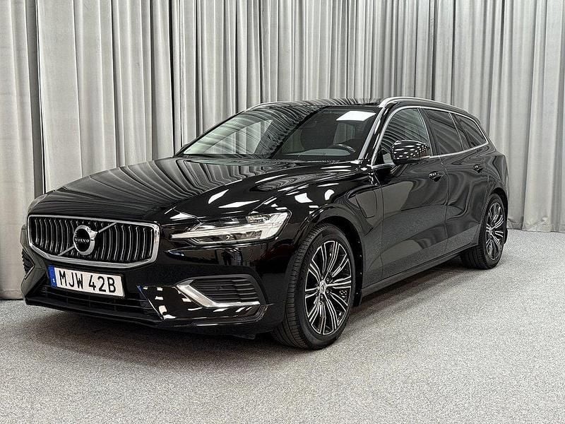 Svart Begagnad 2020 Volvo V60 Momentum Kombi | 299 900 kr (Marknadspris) - Bild 1/4